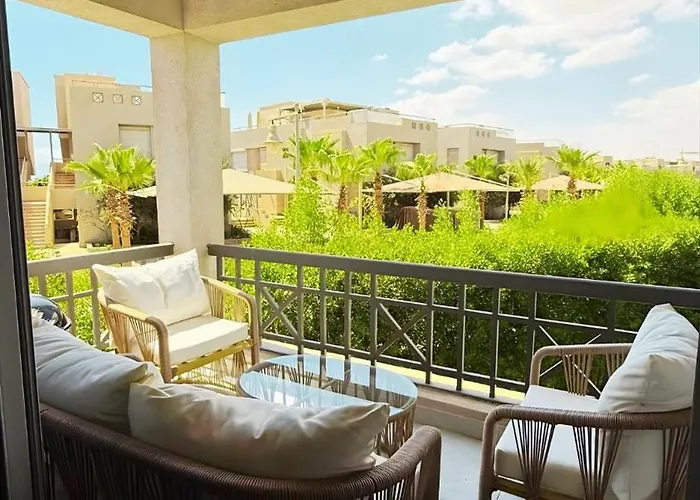 Apartment Stylish Wooden Boho 2br Einbay Direct Pool View *