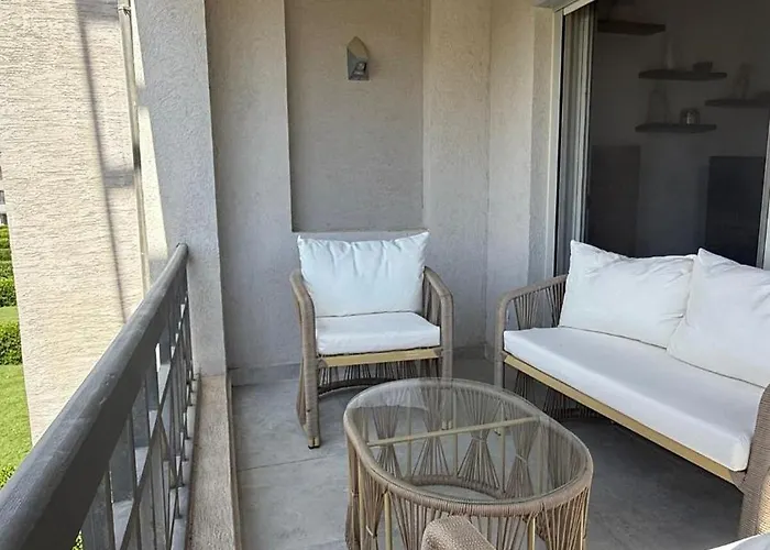 Apartment Stylish Wooden Boho 2br Einbay Direct Pool View