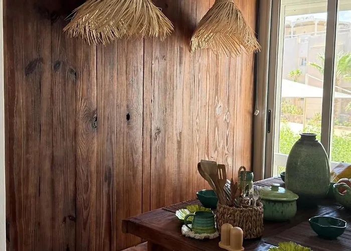 Stylish Wooden Boho 2br Einbay Direct Pool View