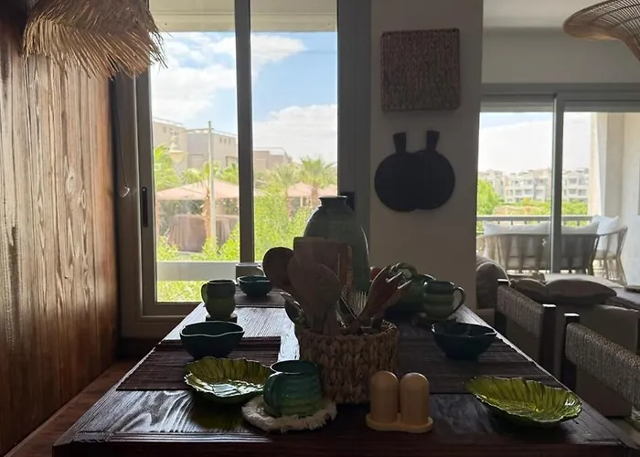 Stylish Wooden Boho 2br Einbay Direct Pool View Apartment