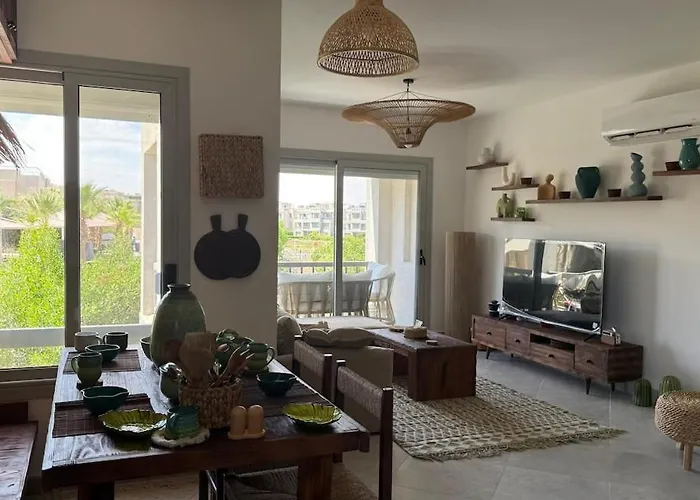 Apartment Stylish Wooden Boho 2br Einbay Direct Pool View *